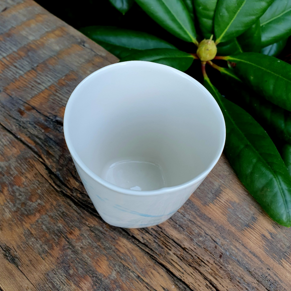Porcelanowy kubeczek "Nieregularny błękit"