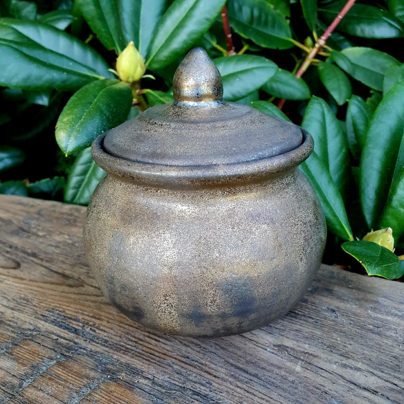 Ceramiczna cukiernica "Ciemne złoto"