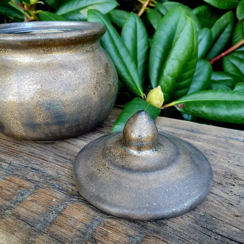 Ceramiczna cukiernica "Ciemne złoto"