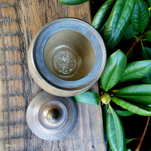 Ceramiczna cukiernica "Ciemne złoto"