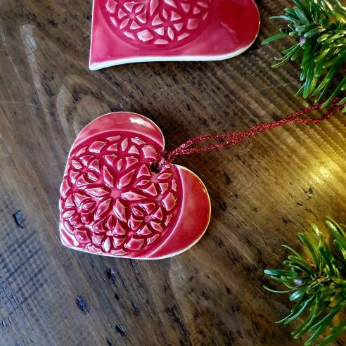 Ceramiczny zestaw zawieszek "Czerwone serca"