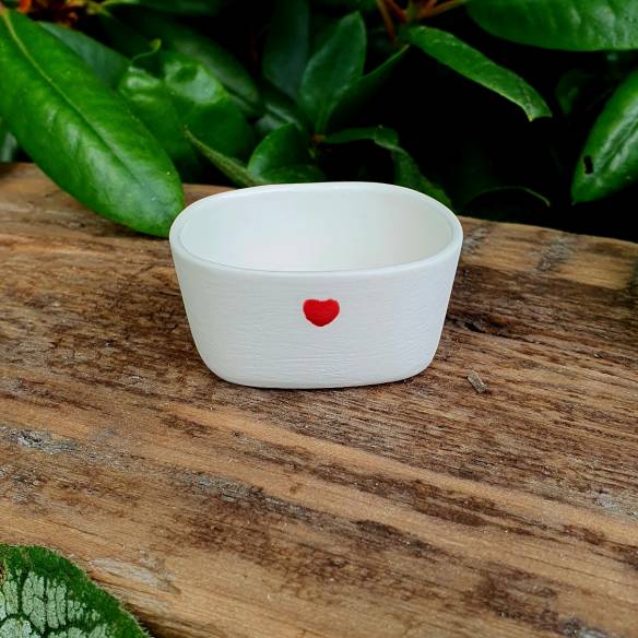 Porcelanowa podstawka "Czerwone Serduszko"