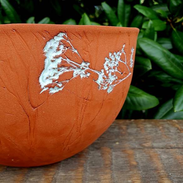 Ceramiczna misa z rudej gliny "Miętowa Gipsówka"