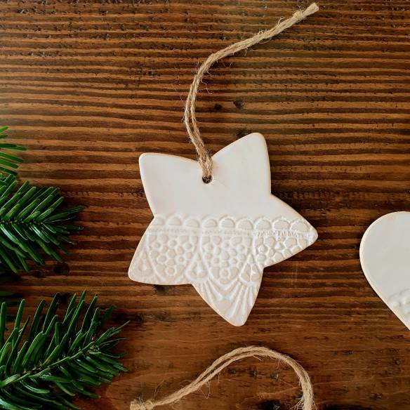 Ceramiczny zestaw zawieszek choinkowych "Biała Koronka 1"