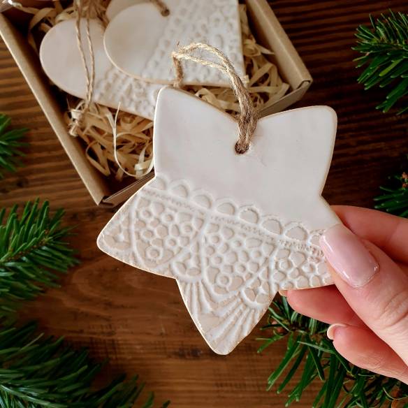 Ceramiczny zestaw zawieszek choinkowych "Biała Koronka 1"