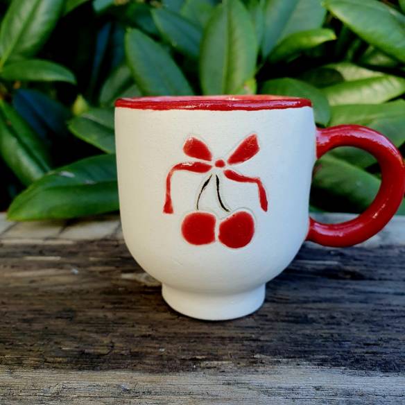 Ceramiczna filiżanka "Wiśniowa Kokardka"