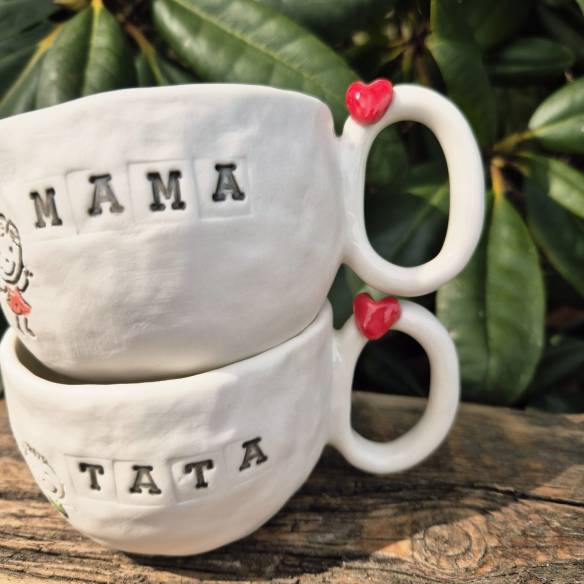 Porcelanowy zestaw kubeczków "Mama i Tata" z serduszkiem na uszku